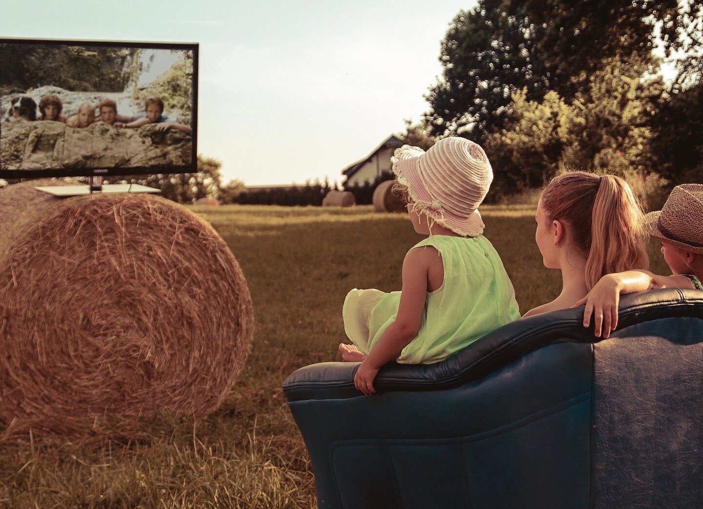 Как смотреть кино с детьми + 15 фильмов для просмотра и обсуждения